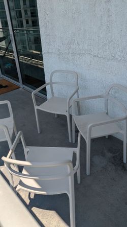4 plastic chairs - IKEA
