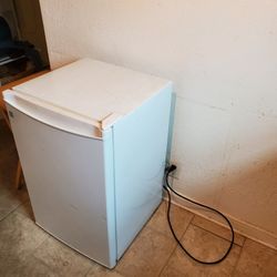 GE  Mini Refrigerator/ Freezer  Combo , Price Dropped 