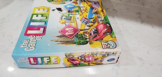 The Game of Life Game, Family Board Game for 2 to 4 Players, for Kids Ages  8 and Up, Includes Colorful Pegs - Hasbro Games