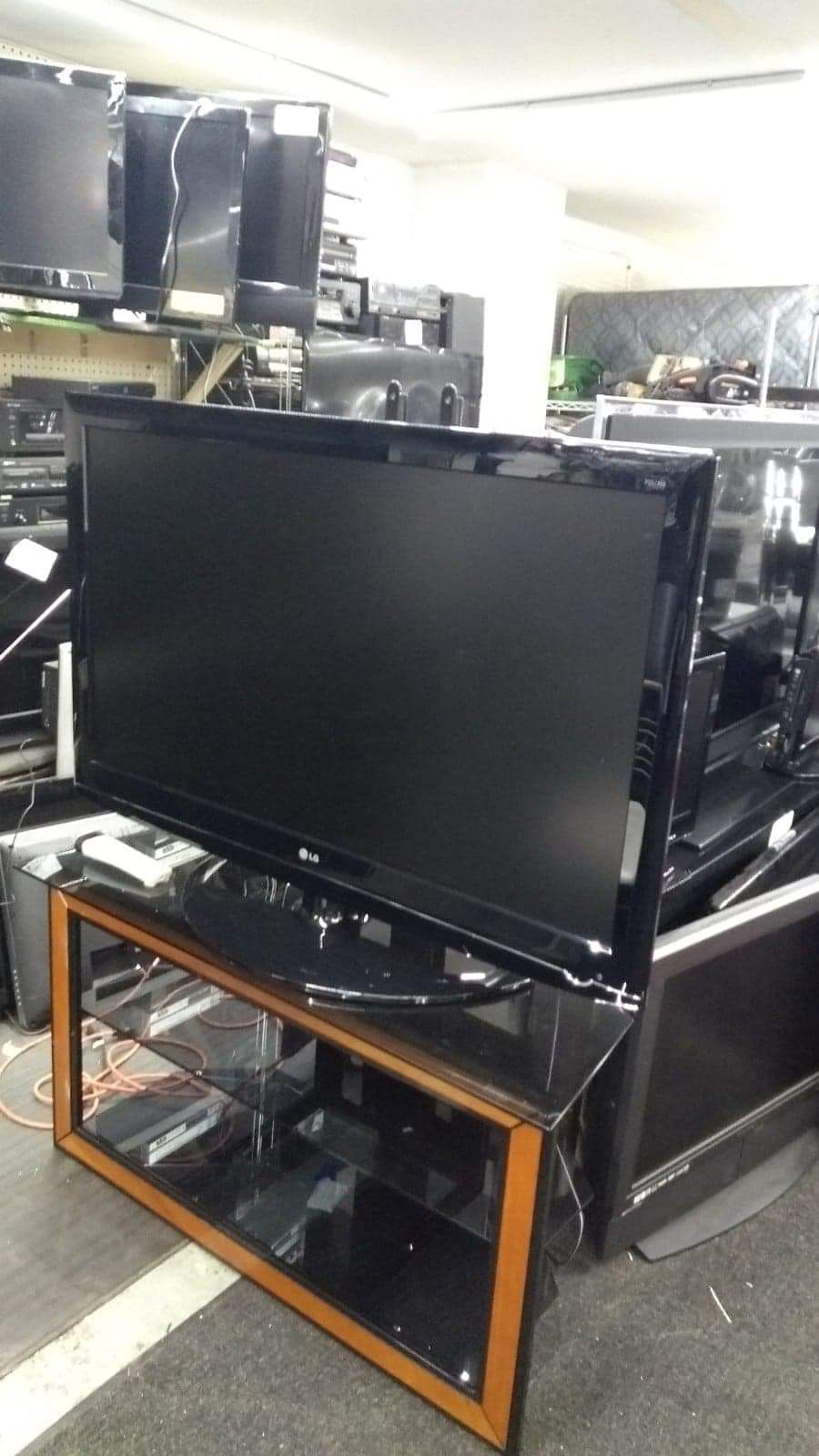 Flat screen TVs in all sizes on sale. $0 take home layaway. Ulohos 2940 N Keystone Mon-Sat 10-6pm