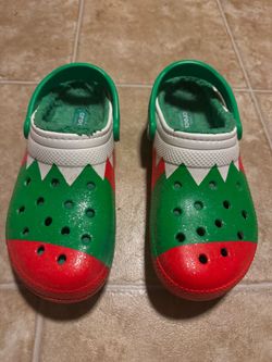 Crocs Classic Lined Clogs Christmas Elf Holiday Red Green White Fuzzy Warm 🎄