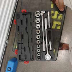 13pc Husky 3/4" socket & ratchet set