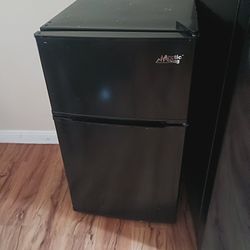 Black Mini Fridge 