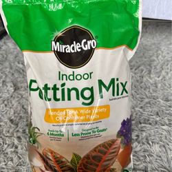 Indoor Potting Mix + Sphagnum Moss (Almost New)