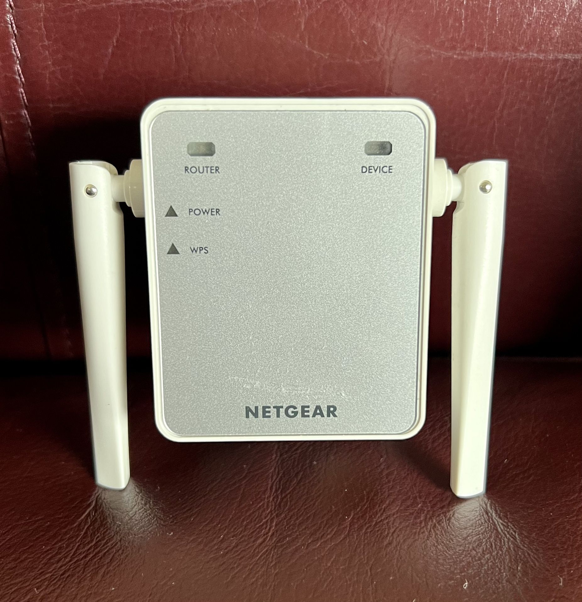 NETGEAR Wi-Fi Range Extender EX2700 Coverage Up to 800 Sq Ft and 10 devices with N300 Wireless
