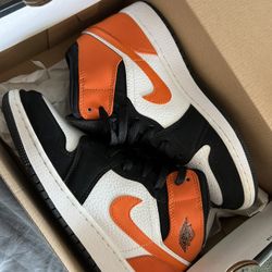 Jordan 1 Mids 