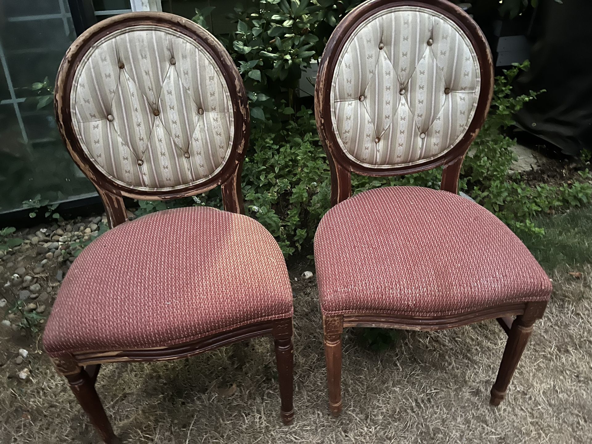  Chairs 