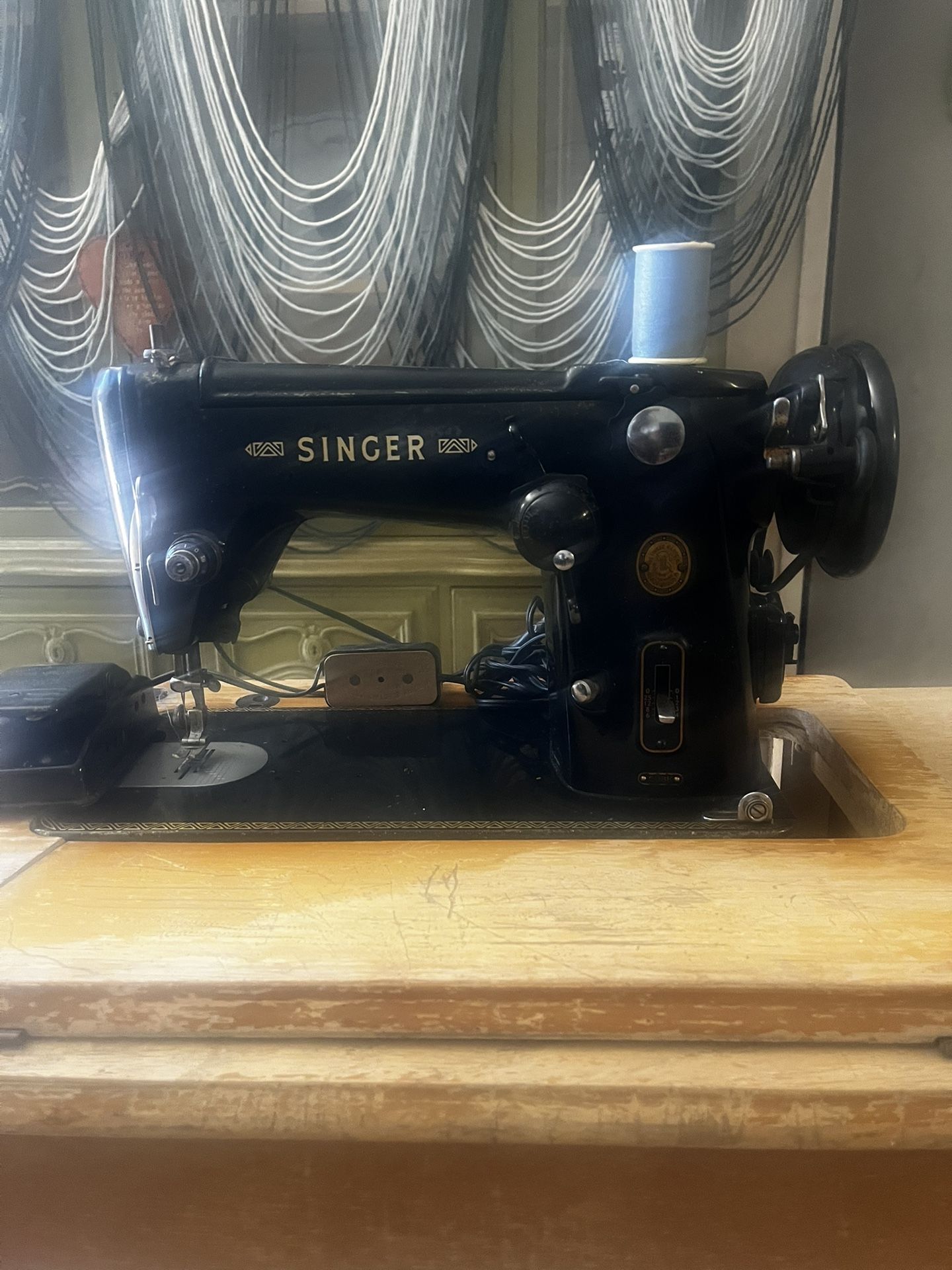 Singer Antique Sewing Machine With Station