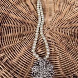 Gorgeous Faux Pearl Necklace w Faux Crystal Encrusted Brooch!  Two Necklaces In One! And A Gorgeous Brooch!