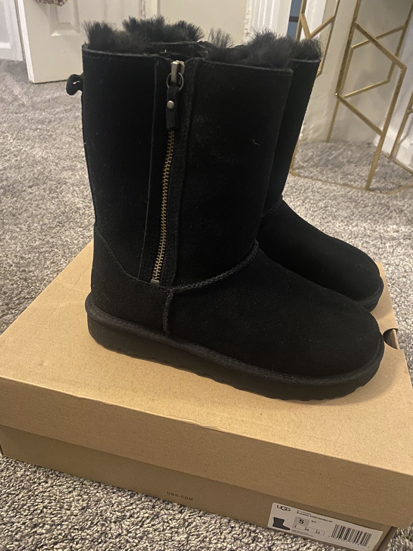 UGG-(SIZE 5) Classic Short Double Zip