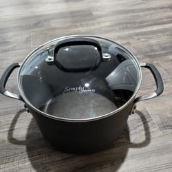 New Calphalon 6qt Pot With Lid 