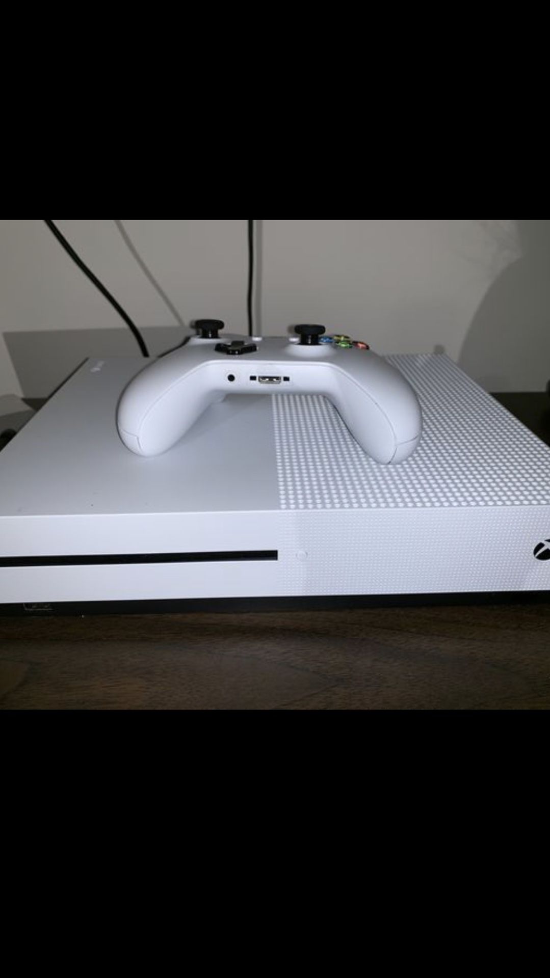 Xbox one s like brand new excellent condition