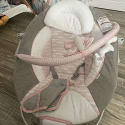 Ingenuity Baby bouncer 