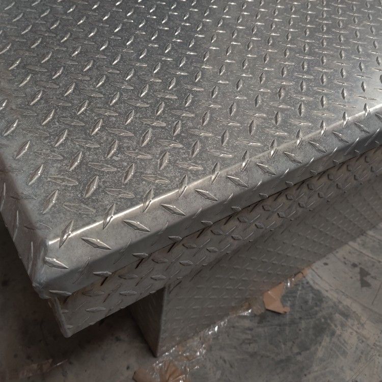 Aluminum Truck Toolbox – Full Size Crossover