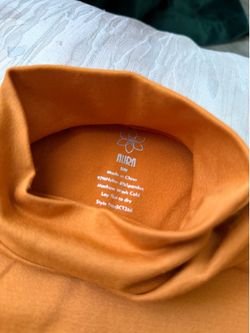 Aura women sz S/M orange Mock Neck Athletic Long SleeveAura