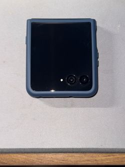 Motorola Razr Ultra 2025 Unlocked Flip Phone