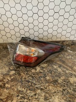 Ford Escape Passenger Tailight 17-19 