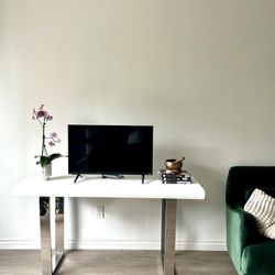Gorgeous White Console & End Table