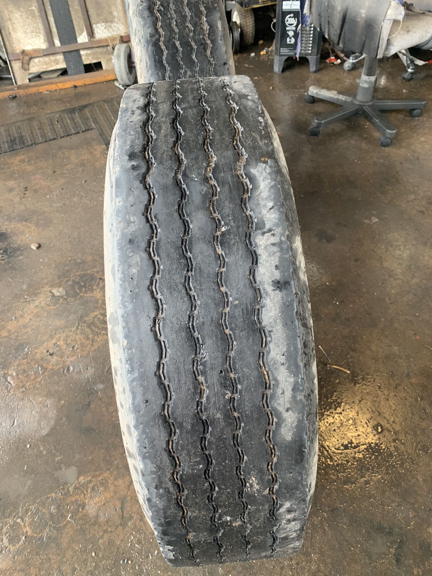 2 tires & wheels 295/75R22.5