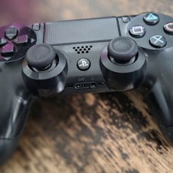 Authentic controller for Playstation 4