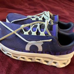 On Running Men’s Shoes / Size 11