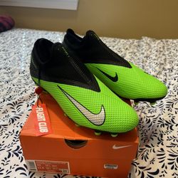 Nike Phantom VIsion 2 Academy DF MG Green Strike