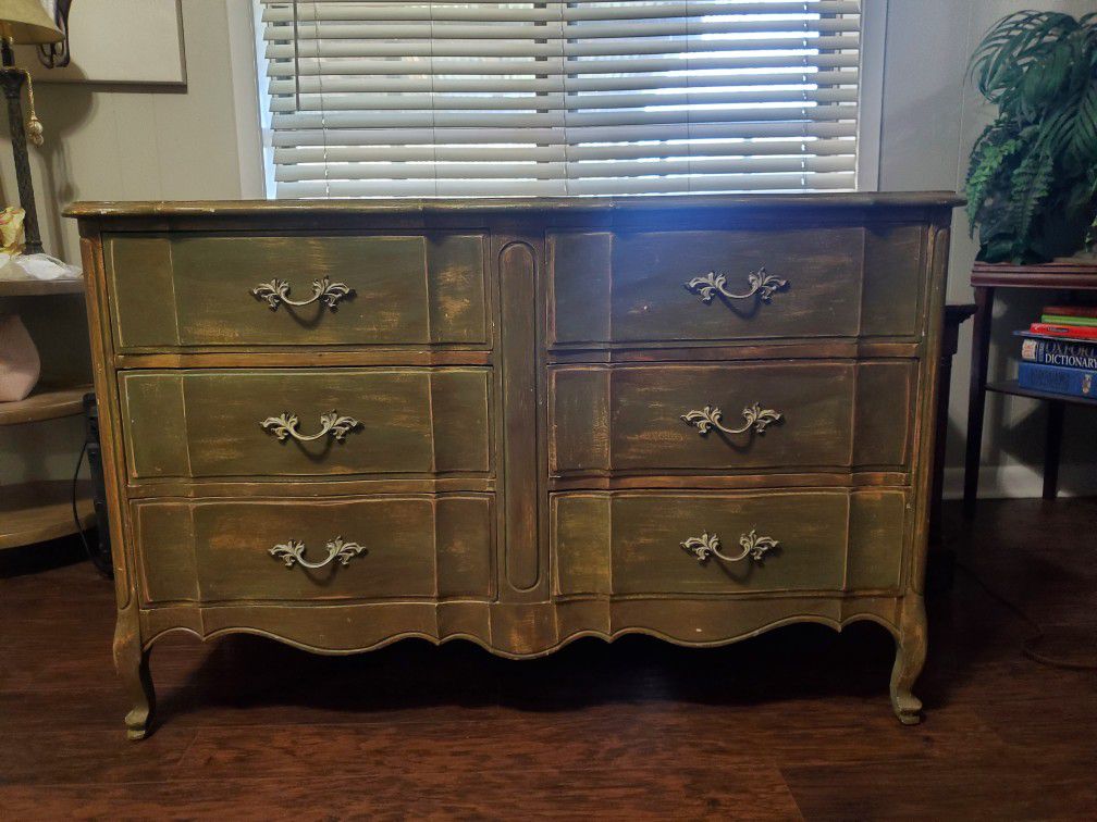 Dixie French Provincial 6 Drawer Double Dresser