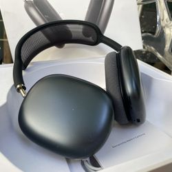 Apple Apple AirPods Max Wireless Bluetooth Headphones in Black
