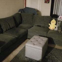 Jerome's Dark Grey Sectional Couch