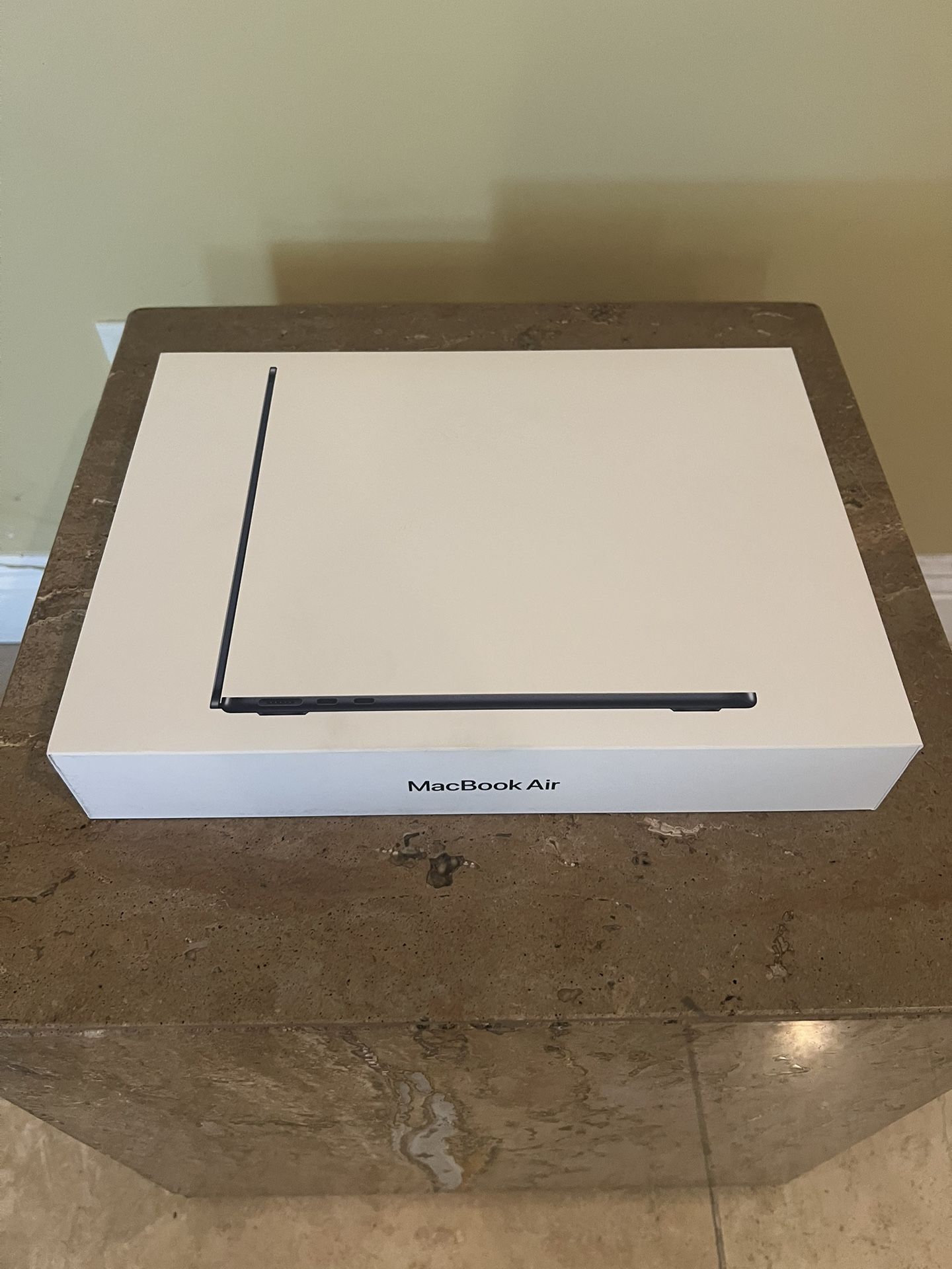 New MacBook Air 13” M2 16GB 256GB Midnight Sealed Box 