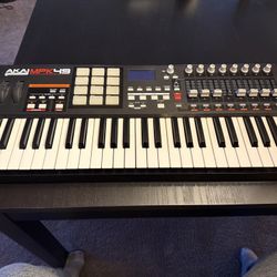 AKAI MPK49 MIDI Keyboard – Works – $20 OBO