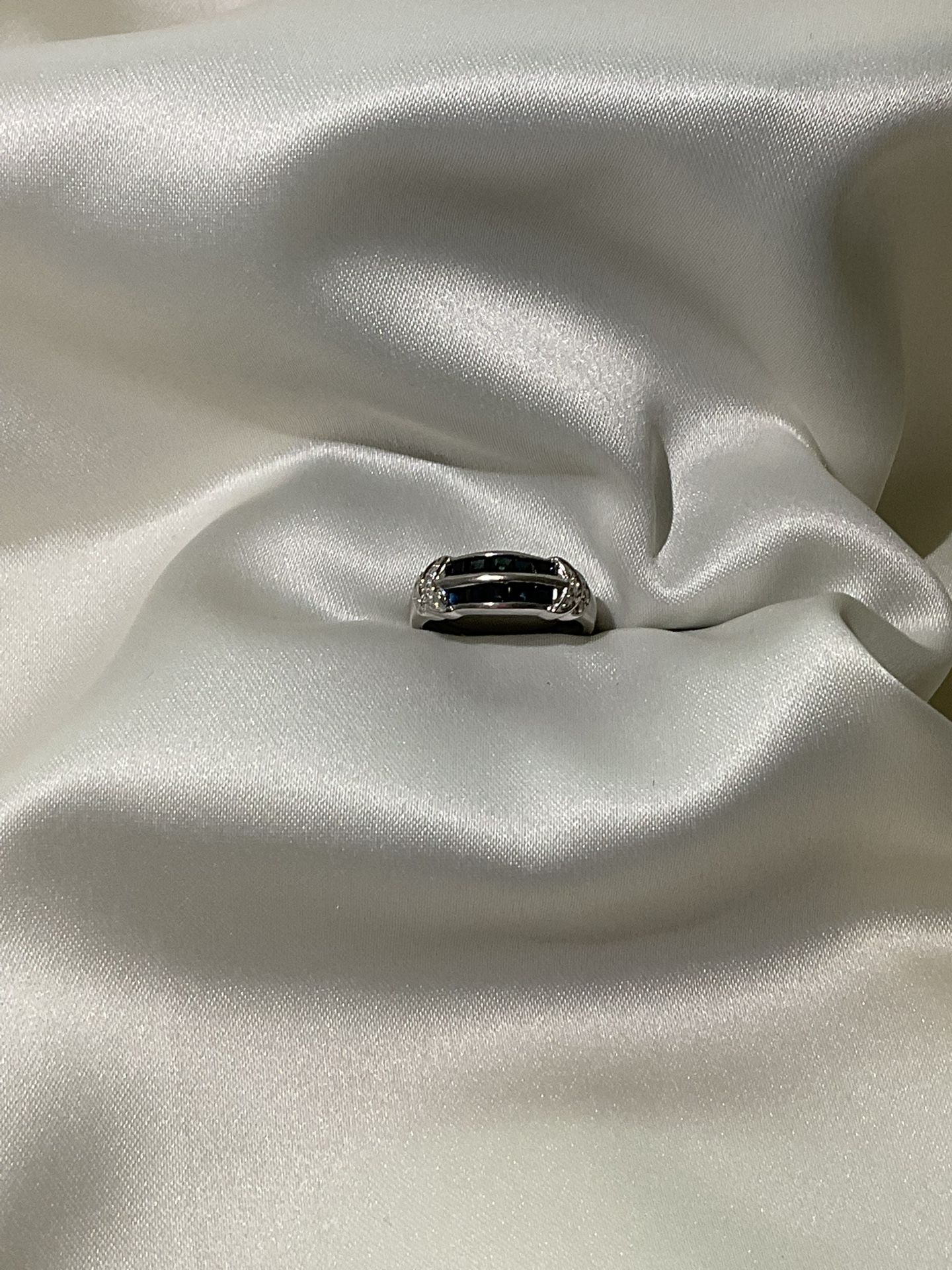Vintage 9k Gold Sapphire & Diamond Ring