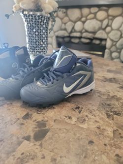 New Nike Cleats Size 4Y