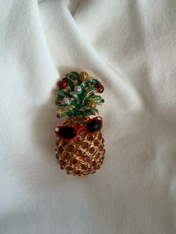 Handcrafted novelty, pineapple brooch