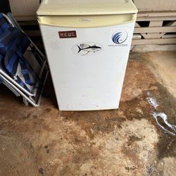 Mini Fridge With Small Freezer
