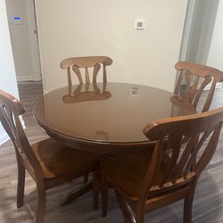 Round dinning table