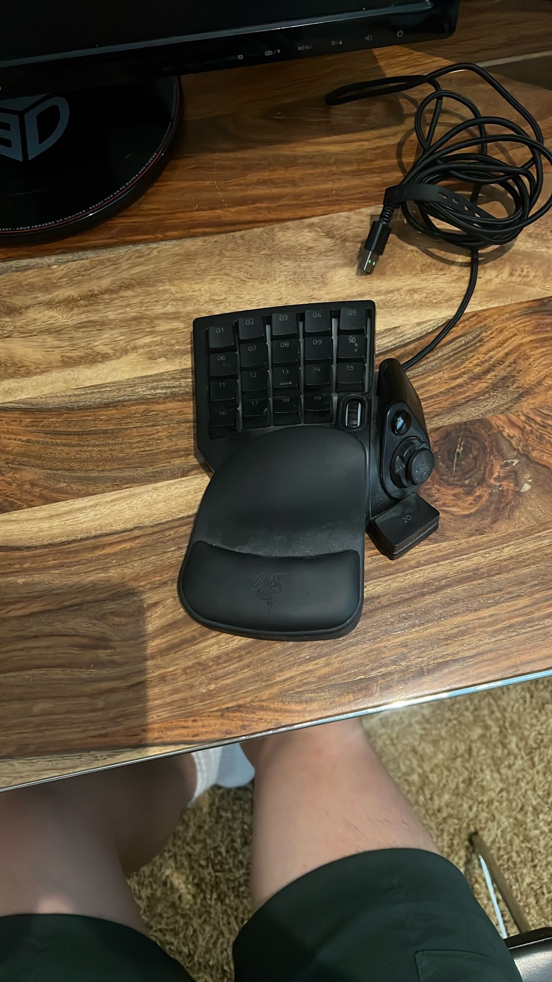 Razer Tartarus V2 Gaming Keypad: Mecha Membrane Key Switches - One Handed Keyboard - 32 Programmable Keys - Customizable Chroma RGB Lighting - Etc.