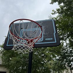 Basketball Hoop - Like new