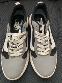 Vans UltraCush Low-Top Sneakers. Size 8 women