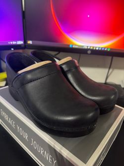 Dansko Professional Black Clogs Size 39 / Women’s 8.5-9