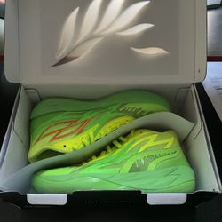 PUMA MB.02 SLIMES (SIZE 8.5)