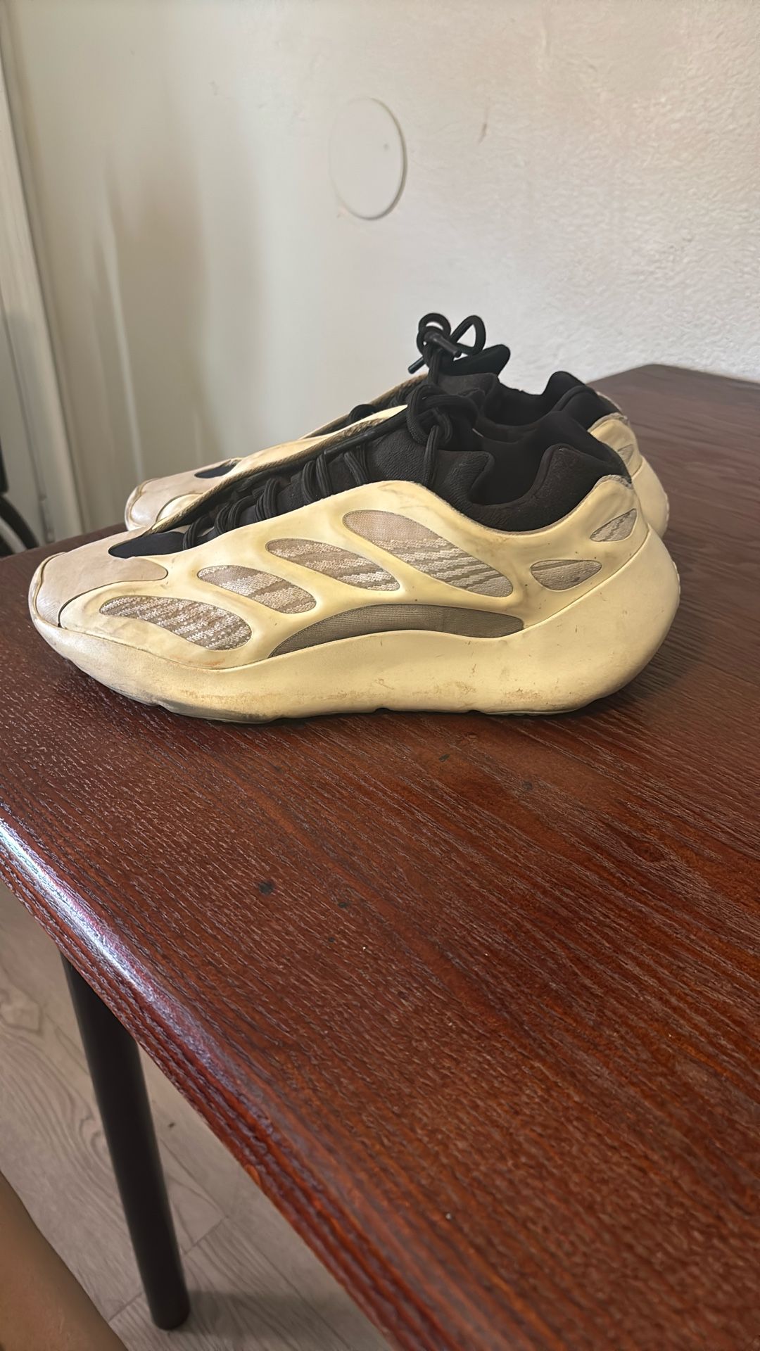 Yeezy 700 Azael