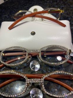 One (1) Millionaire Executive Elegant wooden frame with sparkling lab, diamond ice trim. Comes with a white protective case for secure storage. Comfor