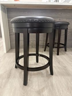 2 Swivel bar stool