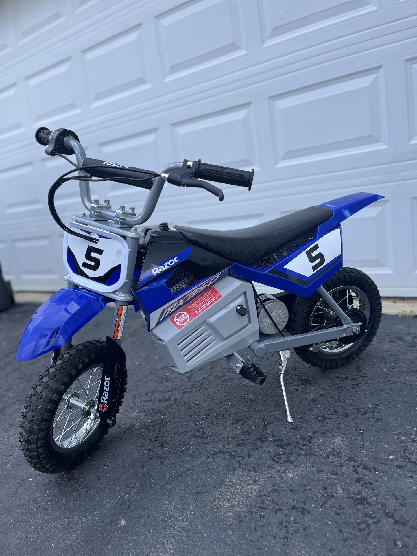 Razor Dirt Rocket MX350 - Blue, 24V Electric-Powered Dirt Bike for Child