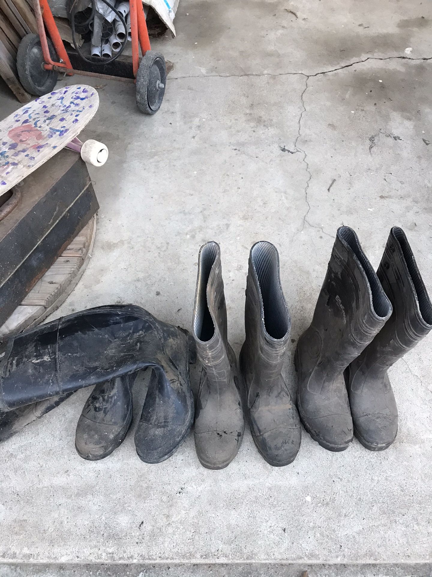 LIKE NEW PAIR OF RUBBER BOOTS SIZES 4, 5, 9 $8ea