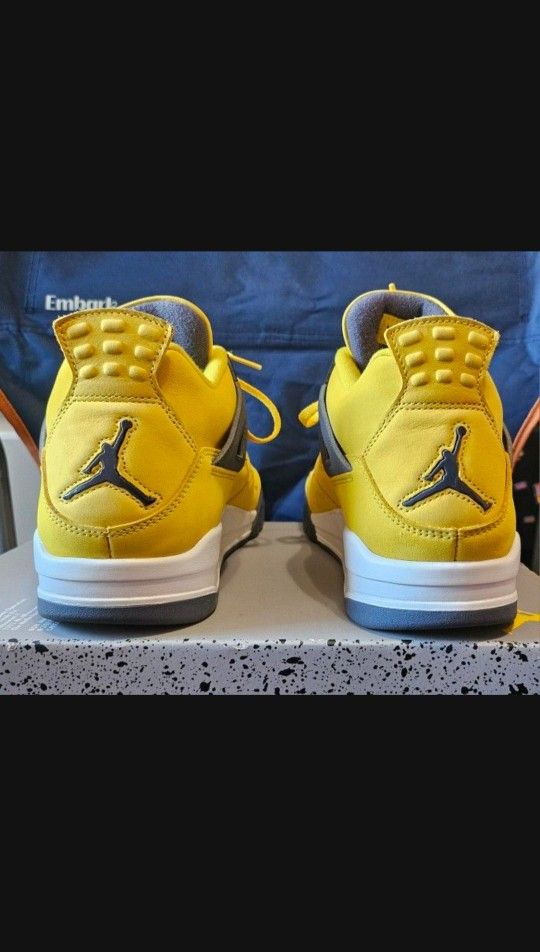 Air Jordan 4 Retro Lightning Size 11