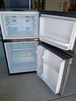Mini refrigerator freezer