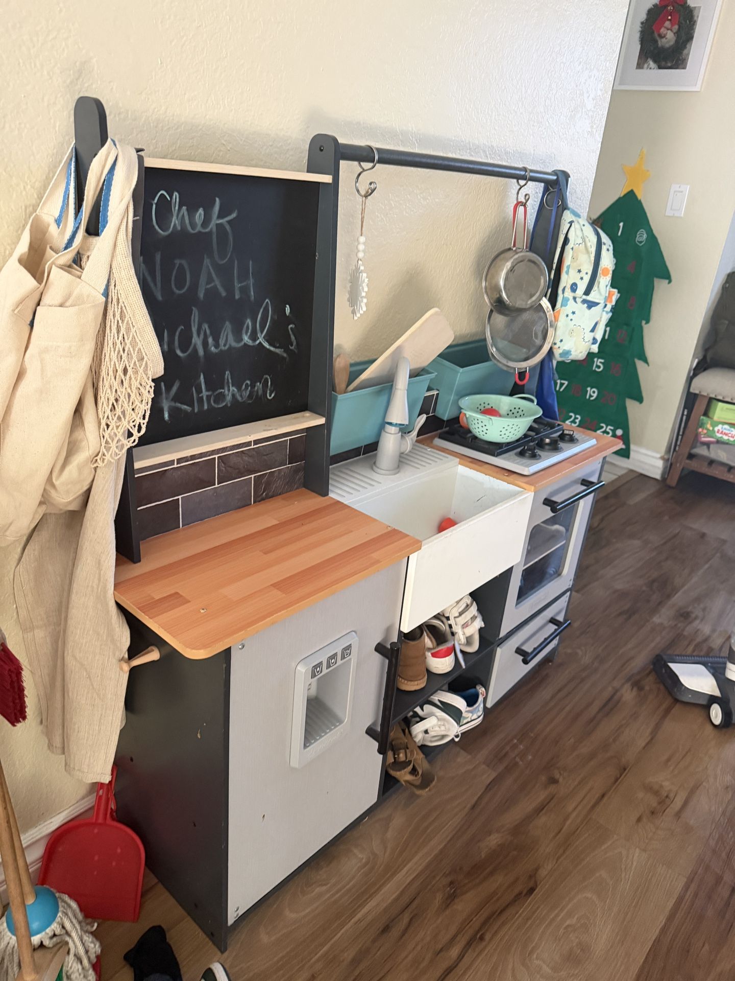 KidCraft Kid kitchen
