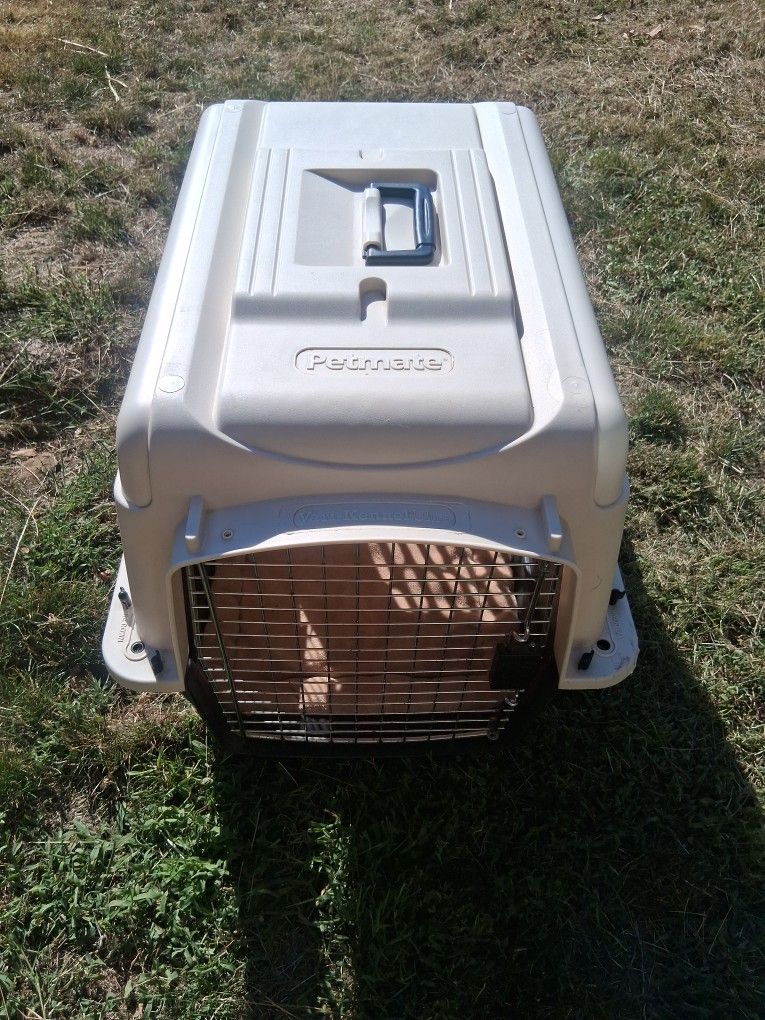 Kennel Pet Carrier 28 L× 20.5 W × 21.5 H INCHES